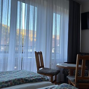 Pokój z łóżkiem king-size
